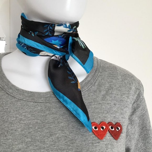 Multicoloured satin scarf Motif: hands, stars, moon, sun, planets, pineapples - Picture 3 of 8